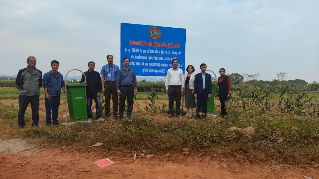Trung ương Hội Nông dân Việt Nam hỗ trợ “Mô hình thu gom gói thuốc bảo vệ thực vật sau sử dụng, xử lý phế phụ phẩm nông nghiệp…” tại Thanh Lâm