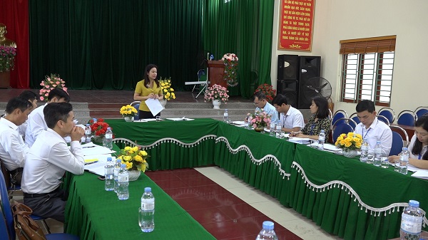 Đ/c Nguyễn Thị Kim Dung, Bí thư Huyện ủy kiểm tra công tác bầu cử tại xã Khám Lạng và Lan Mẫu