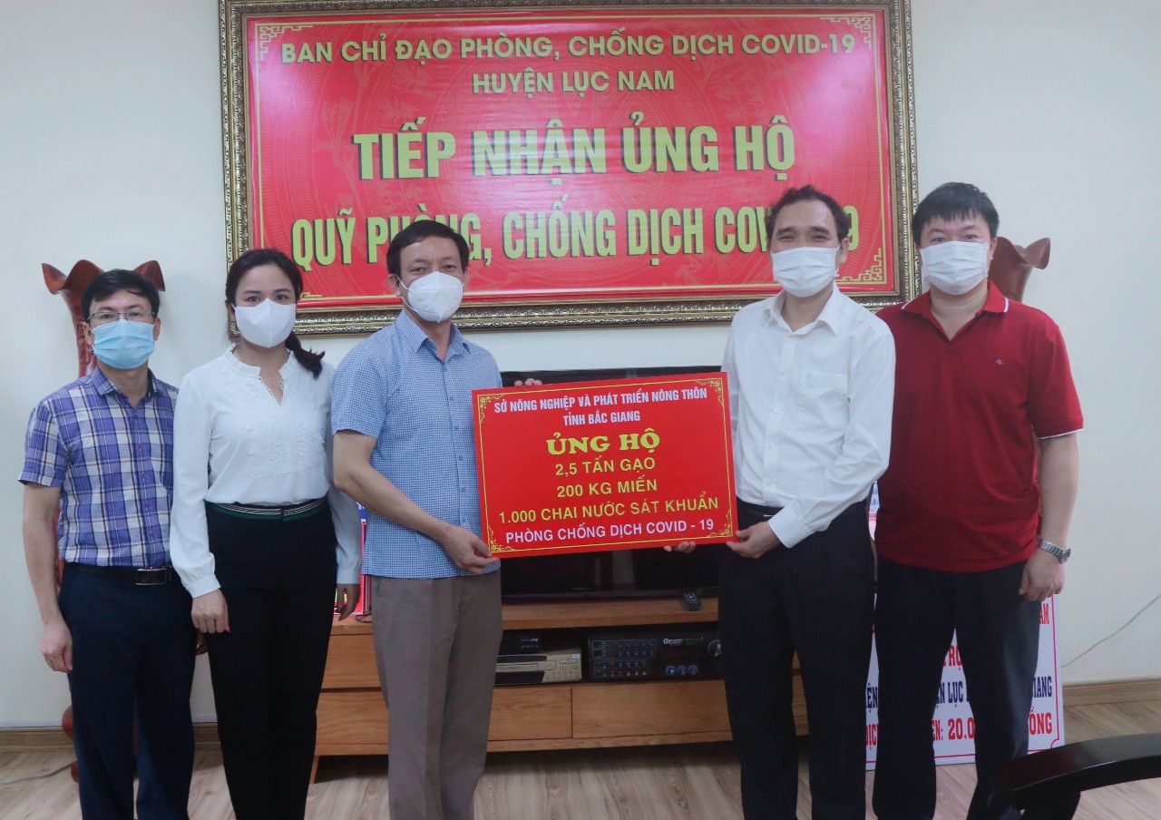 Sở Nông nghiệp Phát triển Nông thôn tỉnh Bắc Giang hỗ trợ trang thiết bị y tế và lương thực cho...