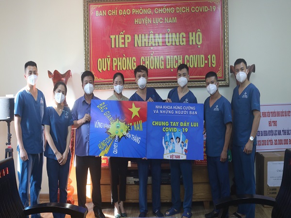 Nha khoa Hùng Cường ủng hộ công tác phòng, chống dịch Covid-19 của huyện
