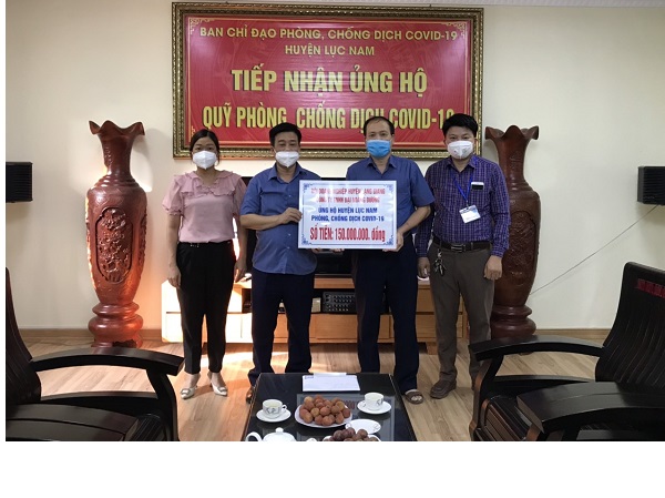 PCT UBND huyện- Giáp Văn Ơn tiếp nhận ủng hộ phòng chống dịch