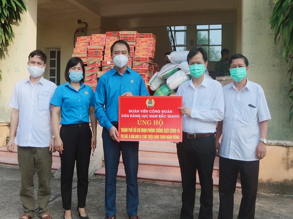 Đoàn viên công đoàn Dân Đảng ủng hộ thành phố Hồ Chí Minh phòng, chống dịch Covid-19 trị giá 8,5...