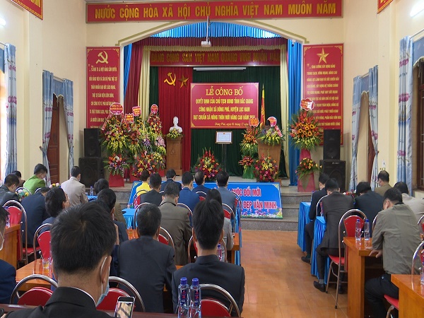 Đông Phú công bố Quyết định của CT UBND tỉnh công nhận xã đạt chuẩn xã NTM nâng cao