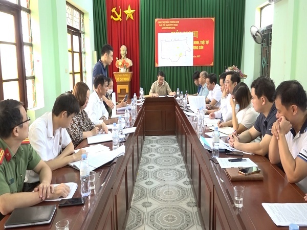 UBND huyện tổ chức buổi làm việc đối thoại với hộ gia đình bà Nguyễn Thị Lanh về việc hỗ trợ giải...