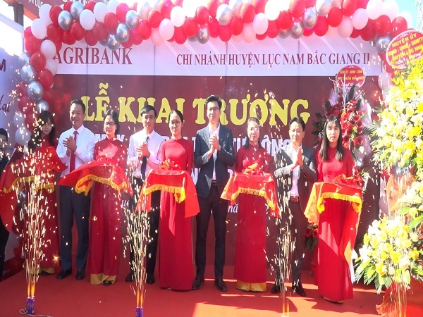 Agribank chi nhánh huyện Lục Nam Bắc Giang II tổ chức khai trương máy gửi, rút tiền tự động...