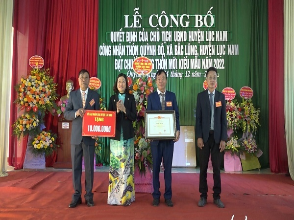 Bắc Lũng công bố Quyết định của Chủ tịch UBND huyện công nhận thôn Quỳnh Độ đạt chuẩn NTM kiểu...