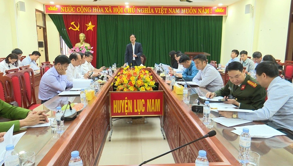 PCT UBND tỉnh Lê Ô Pích làm việc với huyện Lục Nam về tình hình thực hiện chương trình MTQG XDNTM