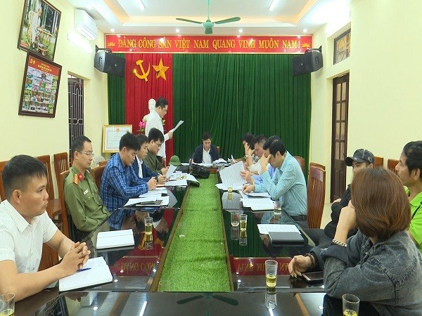 Phó Chủ tịch UBND huyện đối thoại với 14 hộ dân xã Tam Dị