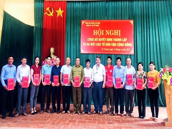 Đảng ủy xã Vô Tranh công bố Quyết định thành lập và ra mắt các tổ dân vận cộng đồng