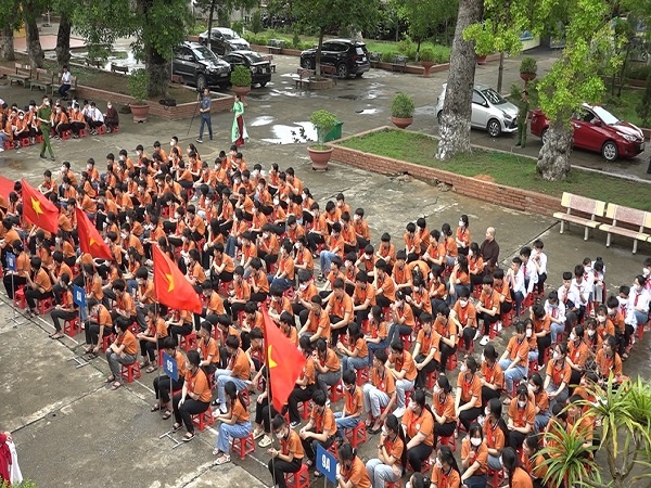 Công an Lục Nam: tuyên truyền phổ biến giáo dục pháp luật cho các em học sinh trường THCS Cương Sơn.