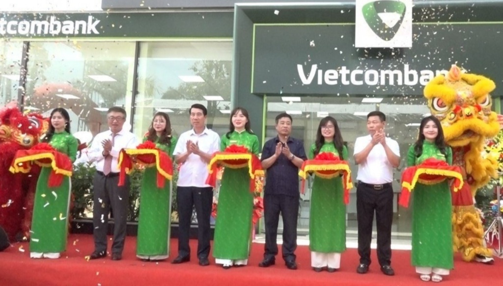 Khai trương phòng giao dịch Ngân hàng TMCP Ngoại thương Việt Nam Chi nhánh Bắc Giang (Vietcombank...
