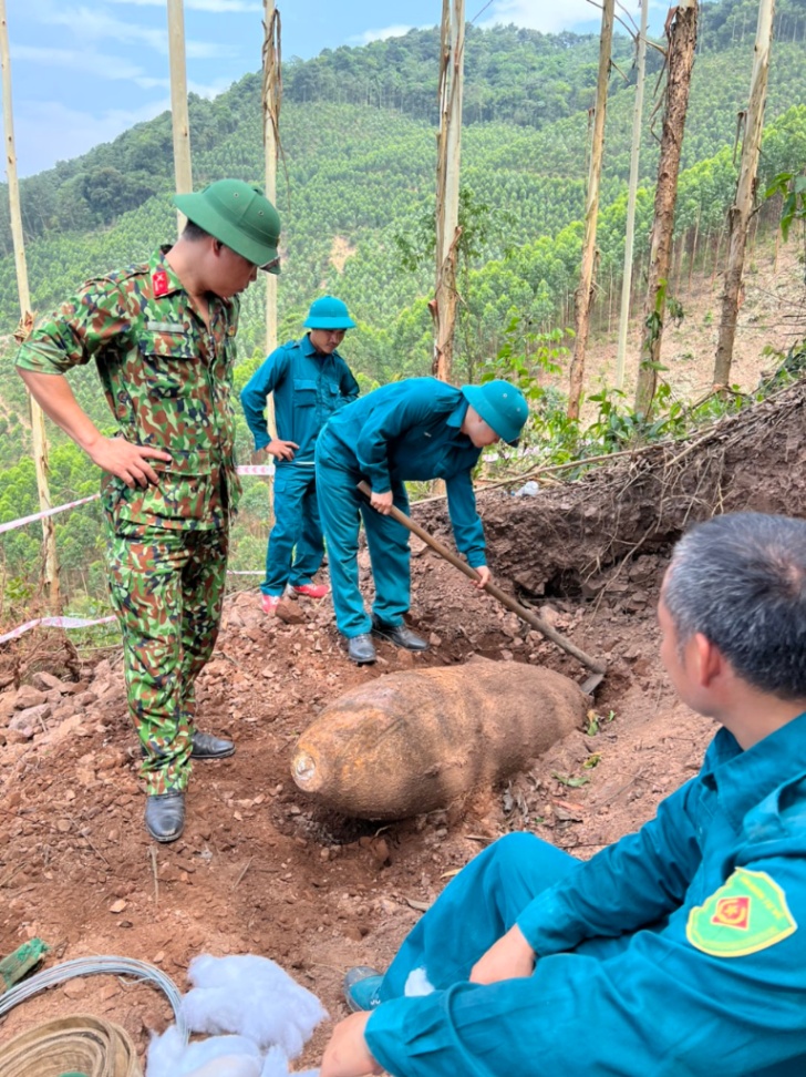 Lục Nam: Tiêu huỷ quả bom nặng khoảng 340 kg tại xã Nghĩa Phương