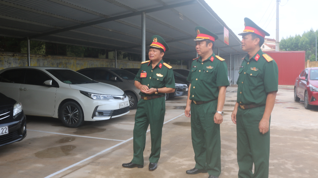 Bộ CHQS tỉnh kiểm tra thực hiện nhiệm vụ 6 tháng đầu năm tại Ban CHQS huyện Lục Nam