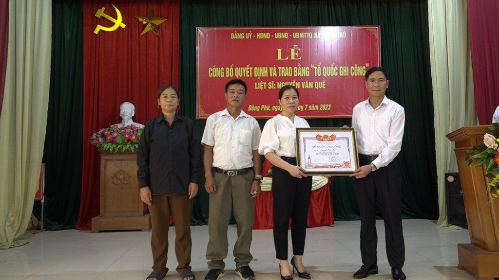 Đảng ủy, HĐND, UBND, UBMTTQ xã Đông Phú tổ chức lễ Công bố và trao Bằng " Tổ Quốc ghi công" liệt...