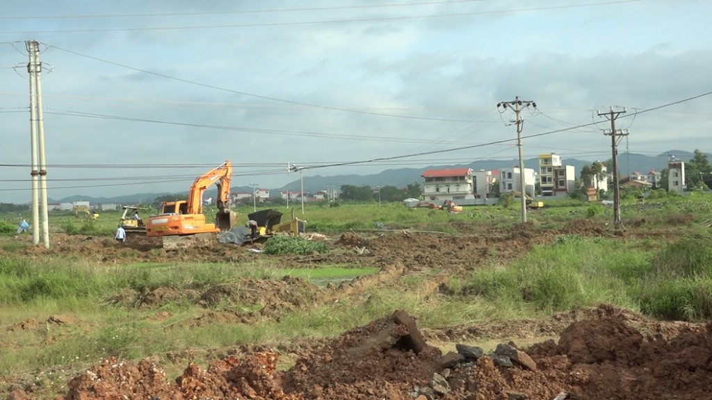 UBND huyện tổ chức cưỡng chế thu hồi đất để triển khai Dự án khu dân cư mới Tam Dị