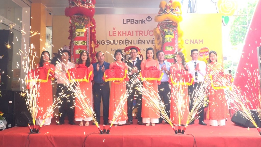 Ngân hàng Bưu điện Liên Việt- Phòng giao dịch Lục Nam tổ chức lễ khai trương