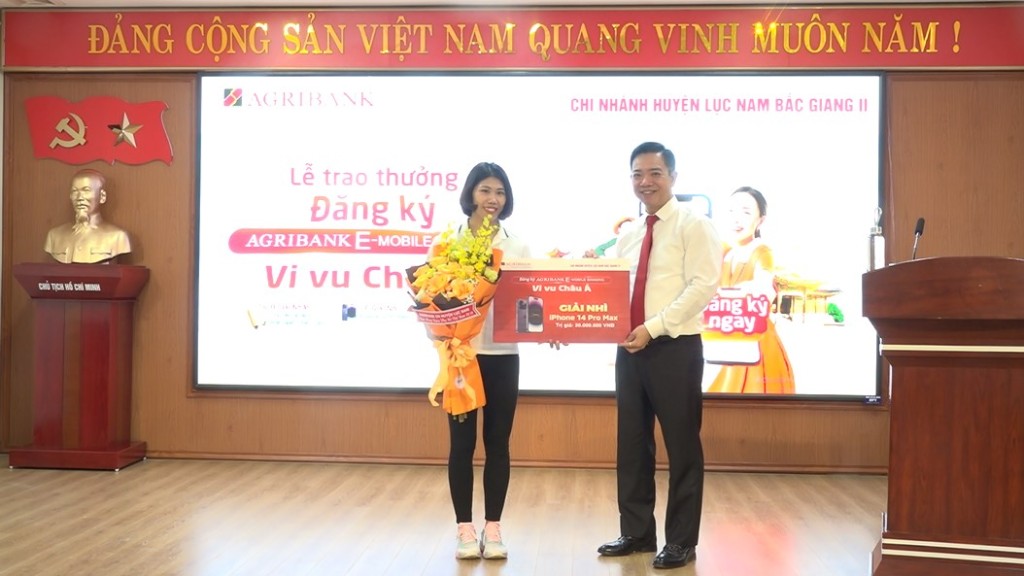 Agribank chi nhánh Lục Nam, Bắc Giang II tổ chức lễ trao thưởng “ Đăng ký Agribank E- Mobile...
