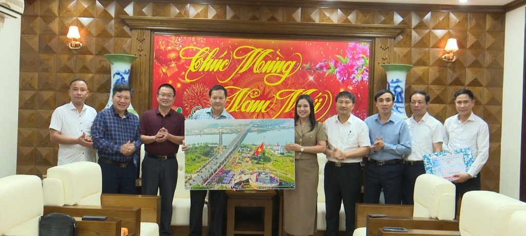 Đoàn công tác của UBND huyện Vĩnh Linh, tỉnh Quảng Trị làm việc  tại huyện Lục Nam