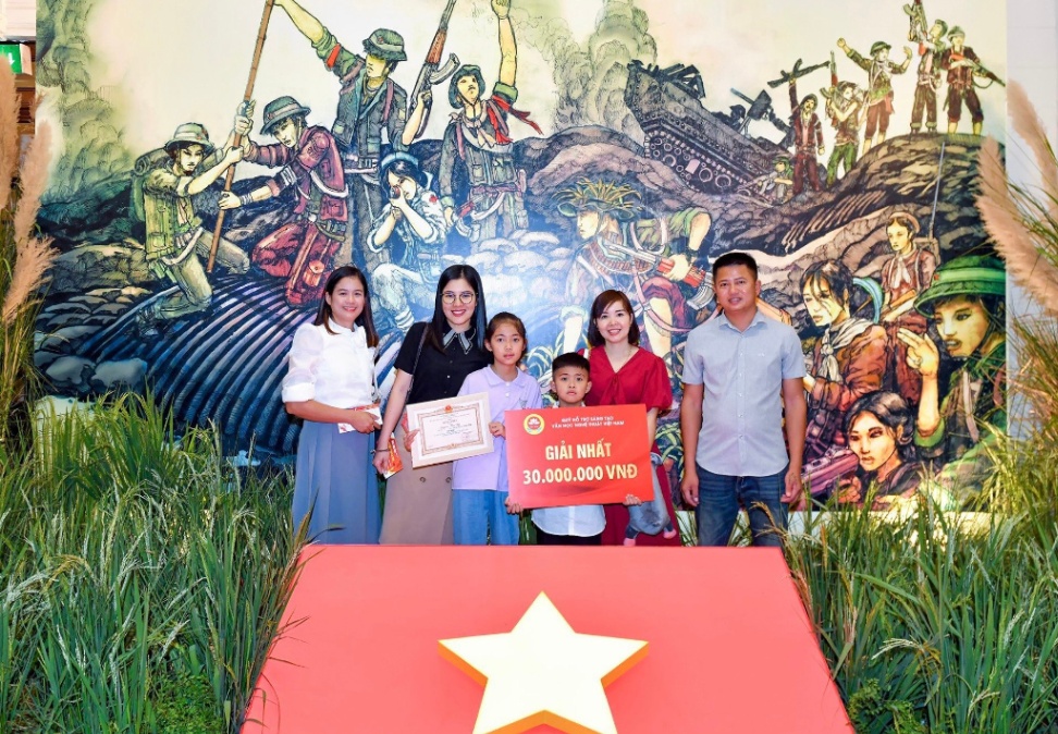 Gặp cậu học trò đạt giải nhất cuộc thi vẽ tranh “ Hoan hô chiến sỹ Điện Biên”