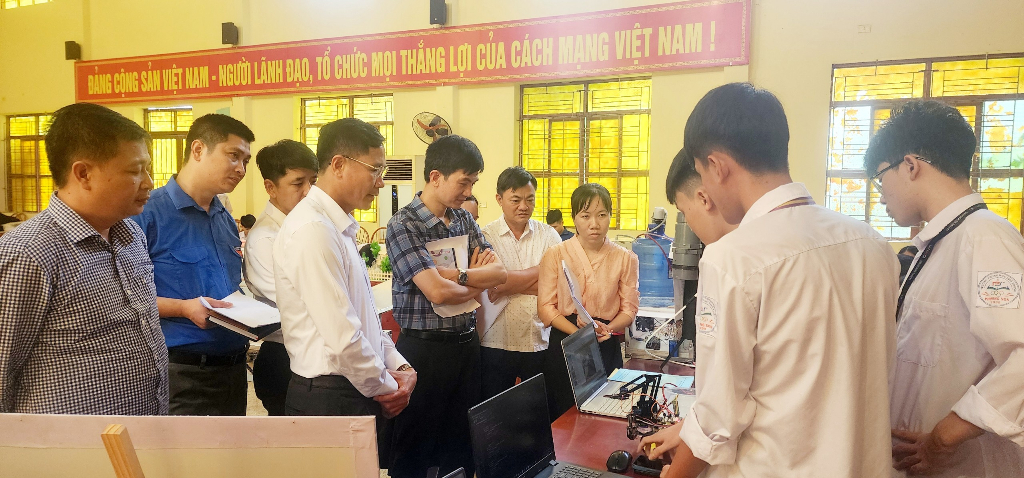 Lục Nam: 92 sản phẩm sáng tạo thanh thiếu niên, nhi đồng tham gia...|https://lucnam.bacgiang.gov.vn/en_GB/chi-tiet-tin-tuc/-/asset_publisher/Enp27vgshTez/content/luc-nam-92-san-pham-sang-tao-thanh-thieu-nien-nhi-ong-tham-gia-du-thi-