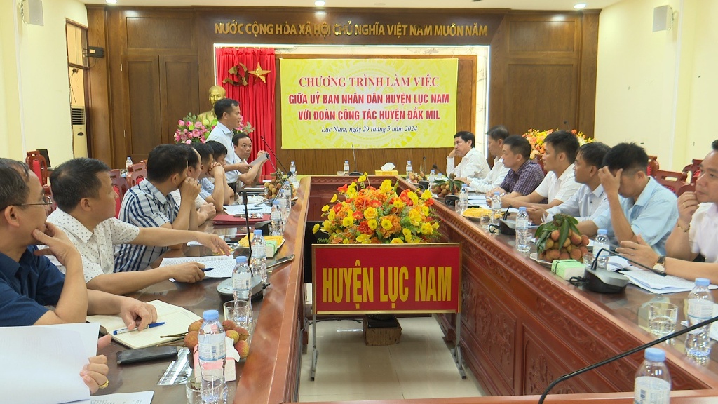 Đoàn công tác huyện Đắk Mil trao đổi, học tập kinh nghiệm tại huyện