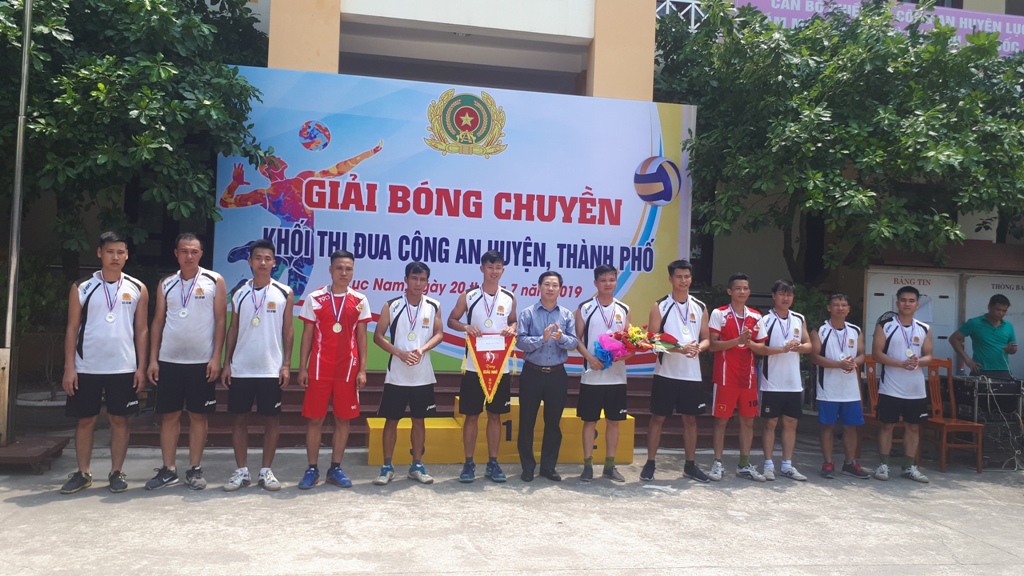Khối thi đua Công an 10 huyện, thành phố tổ chức vòng chung kết giải bóng chuyền nam