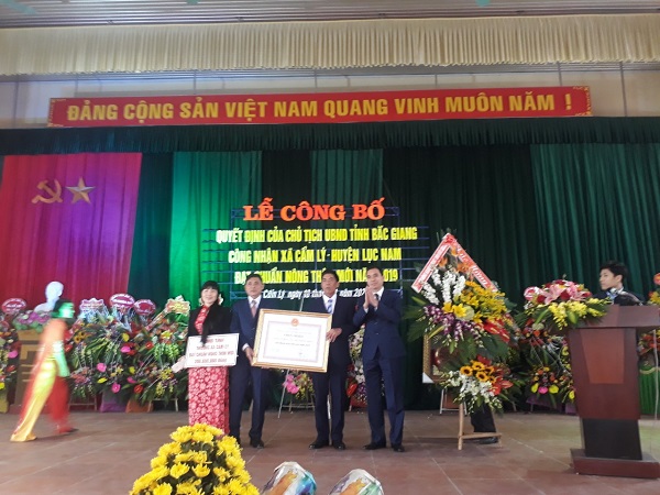 Cẩm Lý tổ chức Lễ công bố Quyết định của Chủ tịch UBND tỉnh Bắc Giang  công nhận xã đạt chuẩn nông thôn mới