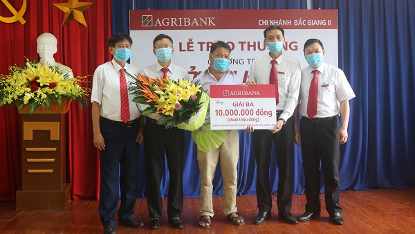 Agribank Chi nhánh Bắc Giang II trao thưởng chương trình khuyến mại “Mở tài khoản – Nhận quà lớn...