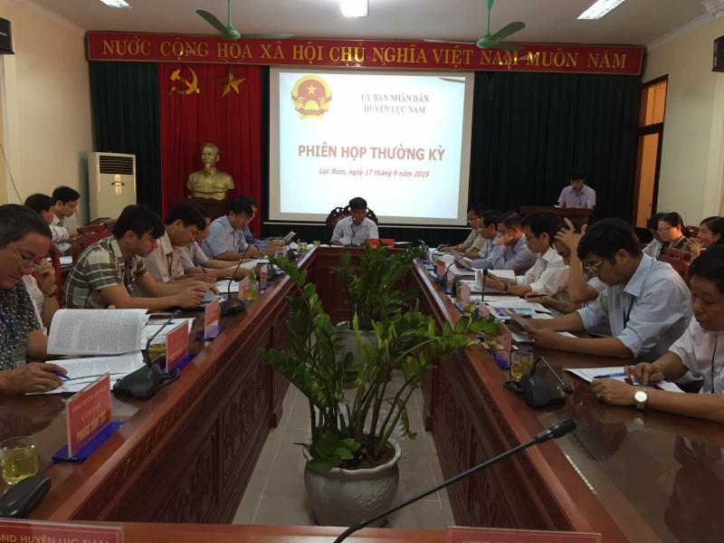 UBND huyện tổ chức phiên họp thường kỳ tháng 9/2015