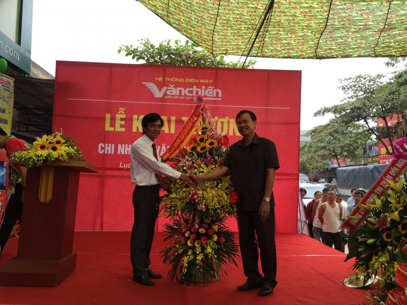 Phó chủ tịch UBND tỉnh Bùi Văn Hạnh dự khai trương Chi nhánh Văn Chiến tại huyện Lục Nam