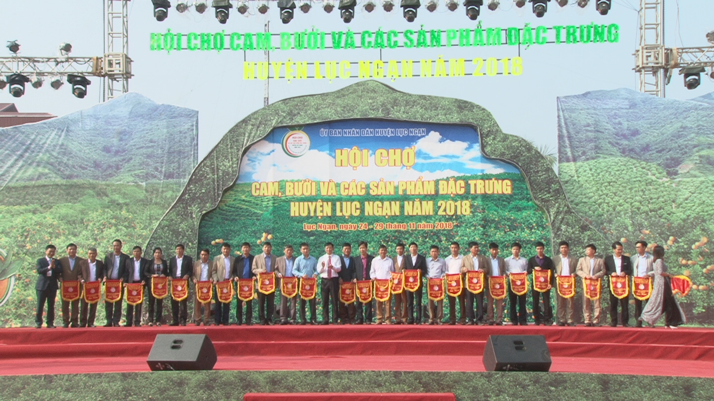 Lục Ngạn: bế mạc Hội chợ cam, bưởi và các sản phẩm đặc trưng Huyện Lục Ngạn năm 2018