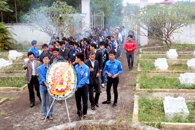 200 sinh viên Đại học Kinh tế Quốc dân về tình nguyện tại xã Quý Sơn, Lục Ngạn